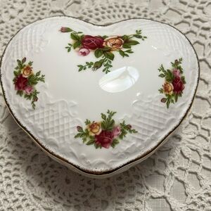 HP 🥳 Royal Albert Old Country Roses trinket box